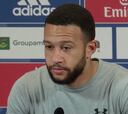 Depay explica que se queda en Lyon... y sus caras le delatan