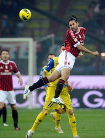 Yepes estuvo en el Milan. Participó en Champions, jugó 54 partidos y anotó dos goles.