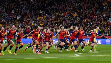 Las jugadoras españolas celebran la victoria por 3-0 ante Alemania. Las de Sonia Bemúdez conquistan su segunda Nations League.