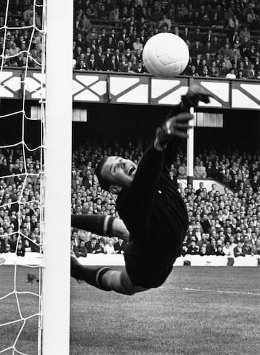 El portero ruso conocido como 'La Araña Negra' jugó toda su vida en el Dynamo de Moscú desde 1947 hasta 1971, en total 358 partidos bajo los palos. 