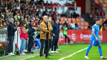 Cambio de cromos en el banquillo: se va Luis César y llega Parralo