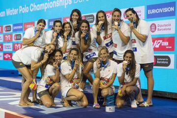 Las chicas mordieron bronce.