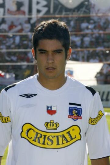 Capitán en las juveniles de Colo Colo, el central jugó después en Rangers, Santiago Morning, Osorno y Deportes Linares.