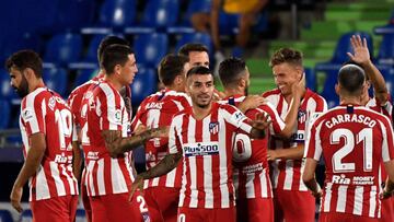 El Atleti felicita a Llorente por su gol al Getafe.