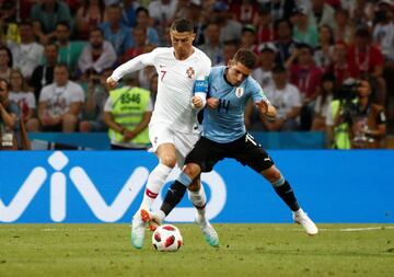 Cristiano Ronaldo con Lucas Torreira.