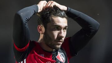 Juan Pablo Vigón se lamenta tras la derrota contra Morelia en la Liga MX