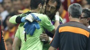 Casillas se retira lesionado y Diego L&oacute;pez le sustituye.