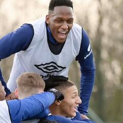 Yerry Mina se reintegra a los entrenamientos de Everton