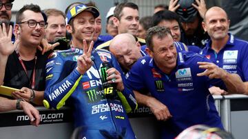 Marini no ve a Rossi fuera de MotoGP en dos años.