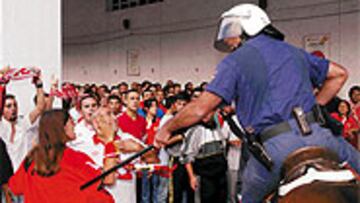 <b>PARA QUE NO SE REPITAN INCIDENTES</B>. El Betis ha decidido no poner entradas a la venta para el derby con objeto de evitar trifulcas entre las aficiones.