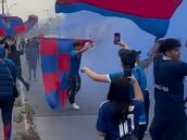 Los hinchas de la U aparecen en el Estadio Nacional pese a la prohibición y esto ocurre