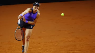 Tennis - WTA 500 - Stuttgart Open - Porsche-Arena, Stuttgart, Germany - April 14, 2026 Spain's Paula Badosa in action during her round of 32 match against Germany's Eva Lys REUTERS/Kai Pfaffenbach