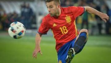 Jordi Alba durante el partido contra Rumanía.