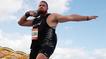Tom Walsh compite durante la ronda de clasificaci&oacute;n de lanzamiento de peso en los Juegos de la Commonwealth que se celebran en Gold Coast.