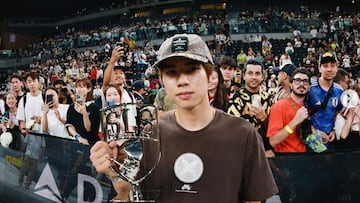 Yuto Horigome con trofeo de la SLS Tokyo 2023.