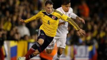 Santiago Arias puede jugar de lateral izquierdo o derecho. Es una de las cartas importantes de Pékerman