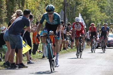 Pierre Rolland, José Herrada López,  Simón Geschke y Michael Gogl durante el ascenso al Selle Fromentel