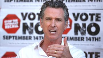 SAN FRANCISCO, CALIFORNIA - 7 DE SEPTIEMBRE: El gobernador de California Gavin Newsom habla durante un &quot;Vote No&quot; para salir de la parada de la campa&ntilde;a de la gira de votaci&oacute;n en Mission Language and Vocational School el 7 de septiembre de 2021 en San Francisco, California. 
 