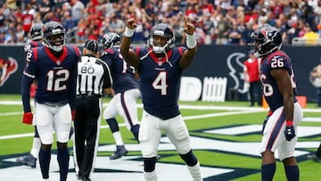 HOUSTON, TX - OCTOBER 01: Deshaun Watson #4 of the Houston Texans celebrates with Bruce Ellington #12 and Lamar Miller #26 after scoring on a one yard run in the second quarter against the Tennessee Titans at NRG Stadium on October 1, 2017 in Houston, Texas.   Bob Levey/Getty Images/AFP
 == FOR NEWSPAPERS, INTERNET, TELCOS &amp; TELEVISION USE ONLY ==