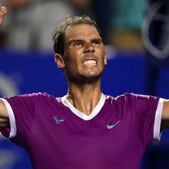 Un empapado Nadal gana a Paul para verse con Medvedev