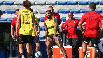 AME8644. GUAYAQUIL (ECUADOR), 27/10/2022.- Los jugadores del Flamengo, Gabriel Barbosa (c), en un entrenamiento hoy, en Guayaquil (Ecuador). Flamengo enfrentará a Paranaense en la final de la Copa Libertadores el 29 de octubre. . EFE/José Jácome
