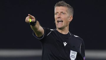 Soccer Football - Europa League - Quarter Final - Wolverhampton Wanderers v Sevilla - MSV-Arena, Duisburg, Germany - August 11, 2020 Referee Daniele Orsato, as play resumes behind closed doors following the outbreak of the coronavirus disease (COVID-19) P