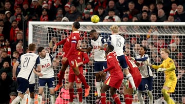 Liverpool, con Díaz los últimos minutos, golea y va a la final