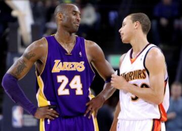 Kobe Bryant de Los Angeles Lakers y Stephen Curry