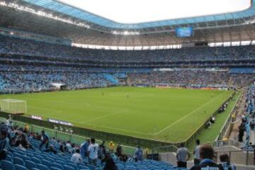 Estadio Arena Do Gremio: Con una capacidad para 60.540 espectadores, fue inaugurado el 8 de diciembre de 2012. Esa fecha, Gremio y Hamburgo de Alemania dieron el vamos al recinto que reemplazó al antiguo Olímpico de Porto Alegre.