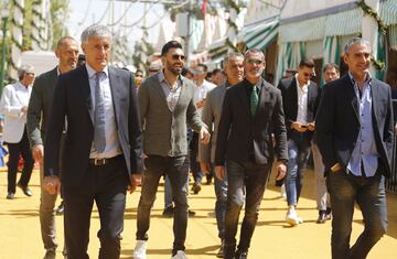 Los jugadores del Betis disfrutan en la Feria