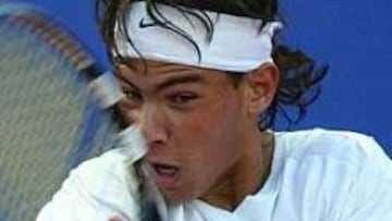 <b>FIN AL SUEÑO.</b> El mallorquín se imponía al vigente campeón de Roland Garros, Albert Costa, y aseguraba su presencia, a partir del próximo lunes, dentro del 'top-100' de la ATP.