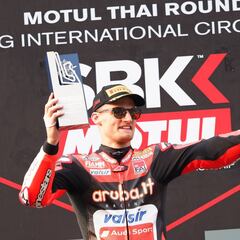 Davies gana en solitario y Forés ya es tercero en el mundial