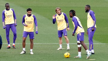 Mendy, Modric, Camavinga y R¨¹diger, durante un entrenamiento con el Real Madrid.