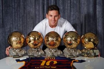 El argentino Lionel Messi es el único jugador de la historia en ganar cinco veces el Balón de Oro, los cuatro últimos de forma consecutiva.