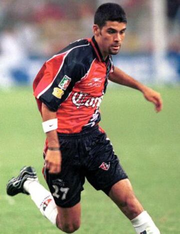 Rafael Márquez, uno de los ídolos recientes de la afición rojinegra. Debutó con el equipo en 1996 y permaneció hasta 1999, año en que se fue a Francia con el Mónaco.