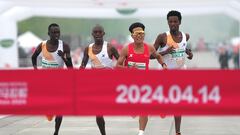 Chinese runner He Jie, Ethiopian Dejene Hailu Bikila and Kenyans Robert Keter and Willy Mnangat take part in a half-marathon in Beijing, China April 14, 2024. cnsphoto via REUTERS   ATTENTION EDITORS - THIS IMAGE WAS PROVIDED BY A THIRD PARTY. CHINA OUT.