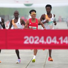 Beijing Half Marathon under suspicion of rigging: watch what happens in the final stretch