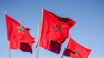 El pa¨ªs de Marruecos est¨¢ situado al norte de ?frica. Cuenta con una poblaci¨®n de 37,34 millones (dato de 2021). Su capital es Rabat y Casablanca su ciudad m¨¢s poblada. El ¨¢rabe y el bereber son sus idiomas oficiales. El Dirham marroqu¨ª, su moneda.