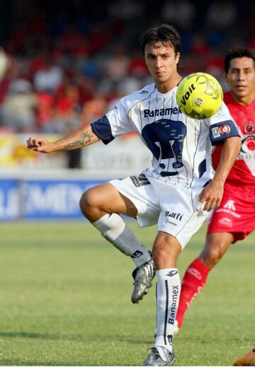 El delantero argentino pasó de los Pumas de la UNAM al AEKIgnacio Scocco Atenas en Grecia.