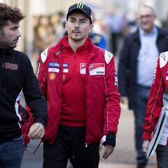 Lorenzo, operado de la muñeca izquierda en Barcelona