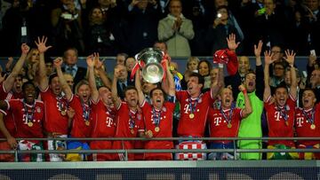 Los jugadores del Bayern levantan la Champions.