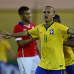 Chile da pelea pero no puede ante Brasil en el estreno