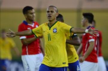  Marcos Guilherme celebra el gol de Brasil 