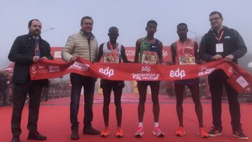 Podio masculino de la media marat&oacute;n de Sevilla.