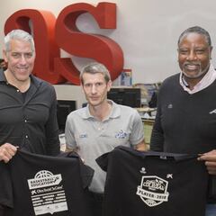 Las leyendas del baloncesto Arlauckas y Norris visitan AS