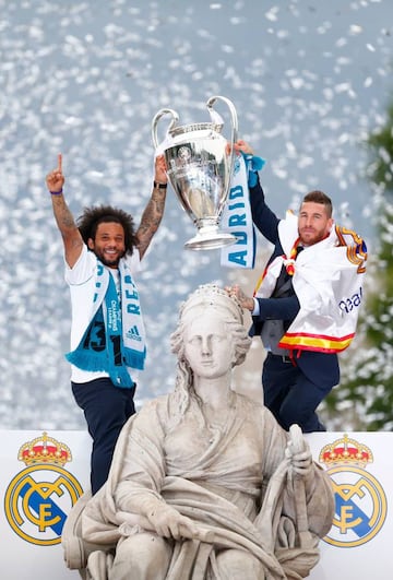 Real Madrid's Brazilian defender Marcelo and Spanish defender Sergio Ramos hold the trophy at the Plaza de Cibeles in Madrid on 27 May 2018.