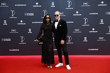La rapera Eve y su marido, Maximillion Cooper, empresario británico y fundador del rally Gumball 3000, a su llegada a los Premios Laureus.