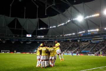 Soccer Football - FIFA U20 World Cup Argentina 2023 - Group C - Japan v Colombia - Estadio Unico Diego Armando Maradona, La Plata, Argentina - May 24, 2023 Colombia's Yaser Asprilla celebrates scoring their first goal with teammates REUTERS/Agustin Marcarian