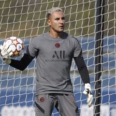 Keylor Navas available for PSG against RB Leipzig