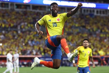 El volante de primera línea ha disputado 1.383 minutos en 18 partidos con la Selección Colombia bajo el mando de Néstor Lorenzo. Además ha anotado dos goles y ha realizado una asistencia. 